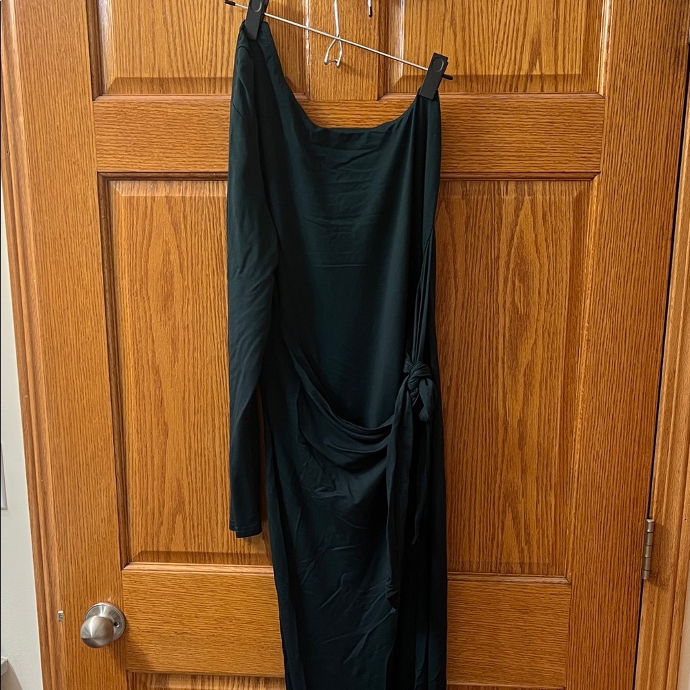 Elegant Emerald GreenOne-Shoulder Dress